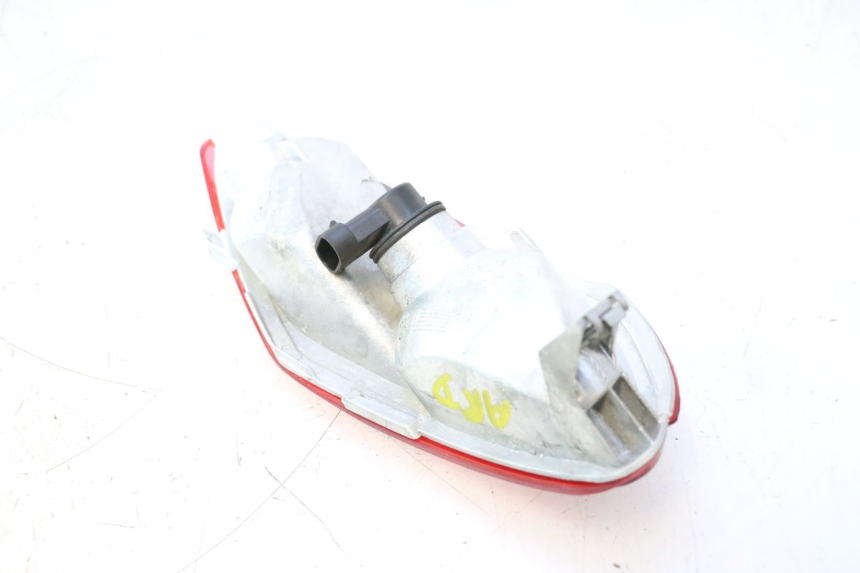 photo de LUZ TRASERA DERECHA PIAGGIO MP3 500 (2011 - 2015) - Primer plano técnico