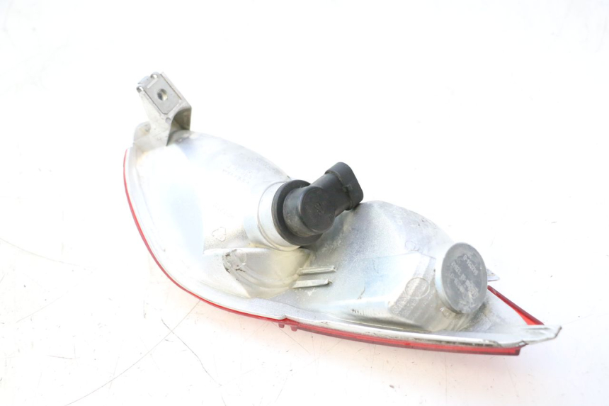 photo de LUZ TRASERA DERECHA PIAGGIO MP3 500 (2011 - 2015) - Detalles de los puntos de fijación
