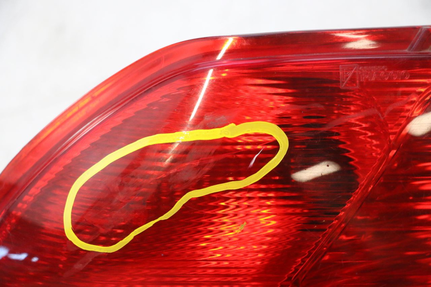 photo de LUZ TRASERA DERECHA PIAGGIO MP3 500 (2011 - 2015) - Estado de la superficie y material