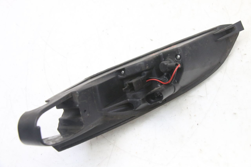 photo de LUZ TRASERA DERECHA PEUGEOT SATELIS 125 (2013 - 2018) - Detalles de los puntos de fijación