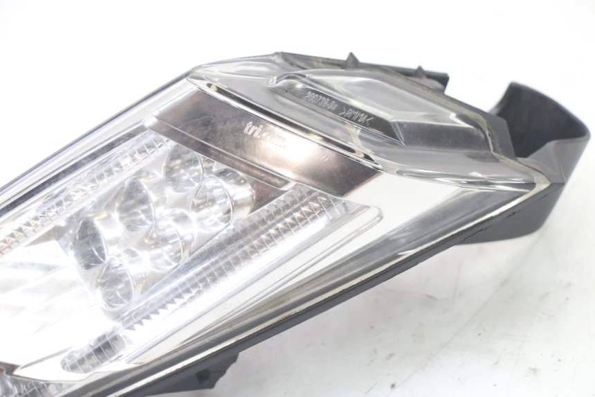 photo de LUZ TRASERA DERECHA PEUGEOT SATELIS 125 (2013 - 2018) - Otra perspectiva