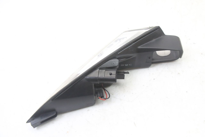 photo de LUZ TRASERA DERECHA PEUGEOT SATELIS 125 (2013 - 2018) - Primer plano técnico