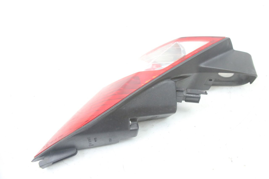 photo de LUZ TRASERA DERECHA PEUGEOT SATELIS COMPRESSOR K15 125 (2006 - 2009) - Primer plano técnico