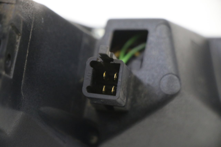 photo de LUZ TRASERA DERECHA PEUGEOT SATELIS COMPRESSOR K15 125 (2006 - 2009) - Detalles de los puntos de fijación