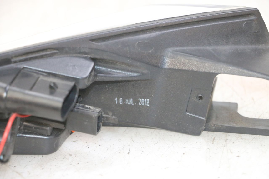 photo de LUZ TRASERA DERECHA PEUGEOT SATELIS 125 (2013 - 2018) - Zoom estado de uso