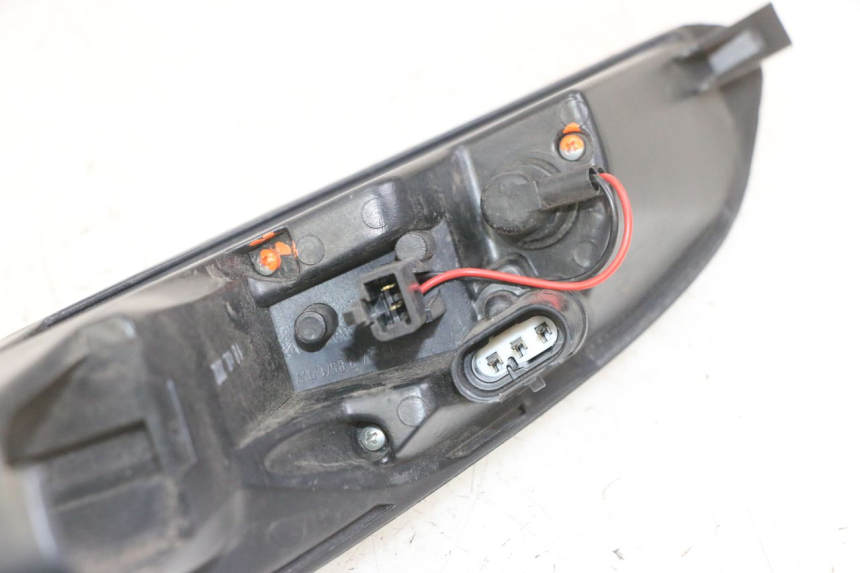 photo de LUZ TRASERA DERECHA PEUGEOT SATELIS 125 (2013 - 2018) - Primer plano técnico