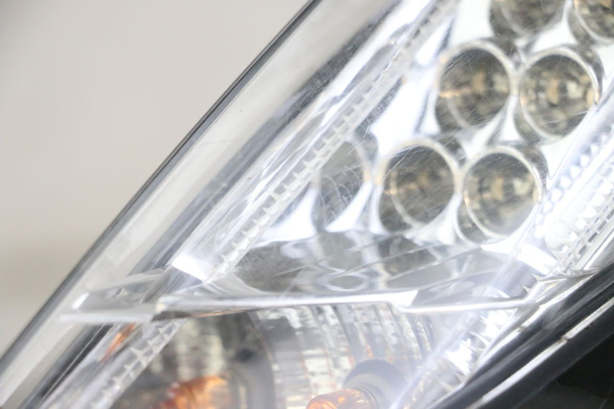 photo de LUZ TRASERA DERECHA PEUGEOT SATELIS 125 (2013 - 2018) - Estado de la superficie y material