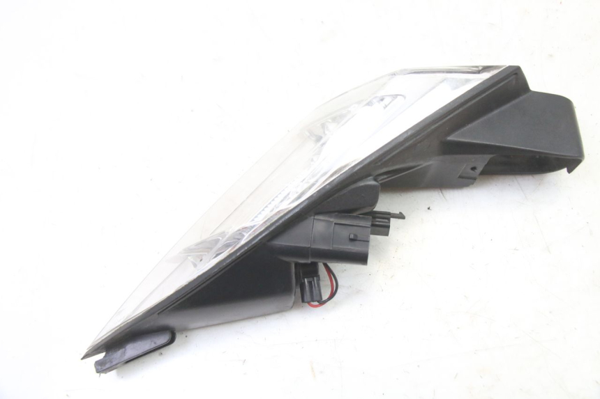 photo de LUZ TRASERA DERECHA PEUGEOT SATELIS 125 (2013 - 2018) - Primer plano técnico