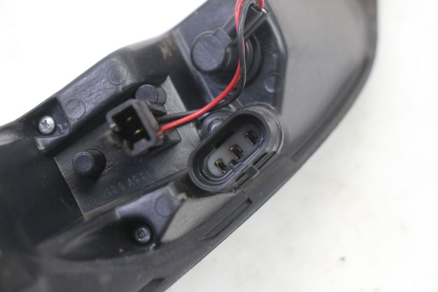 photo de LUZ TRASERA DERECHA PEUGEOT SATELIS 125 (2013 - 2018) - Estado de la superficie y material