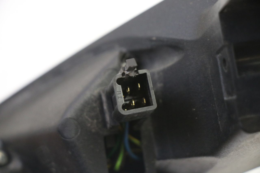 photo de LUZ TRASERA DERECHA PEUGEOT SATELIS 250 (2006 - 2012) - Detalles de los puntos de fijación