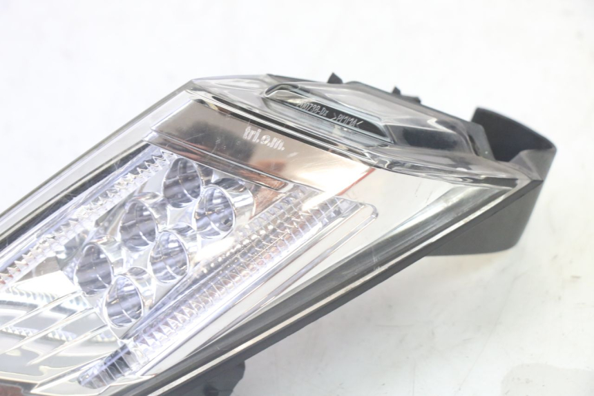 photo de LUZ TRASERA DERECHA PEUGEOT SATELIS 125 (2013 - 2018) - Zoom estado de uso