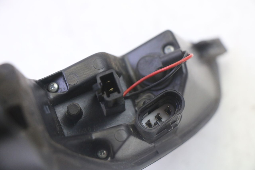 photo de FARO TRASERO DERECHO PEUGEOT SATELIS 125 (2010 - 2012) - Estado de la superficie y material