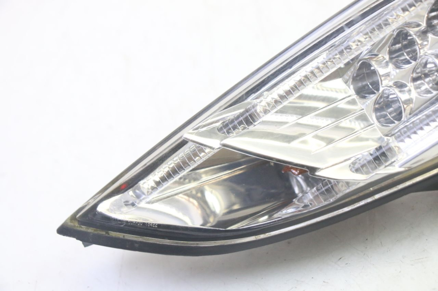 photo de LUZ TRASERA DERECHA PEUGEOT SATELIS 125 (2013 - 2018) - Detalle de la pieza