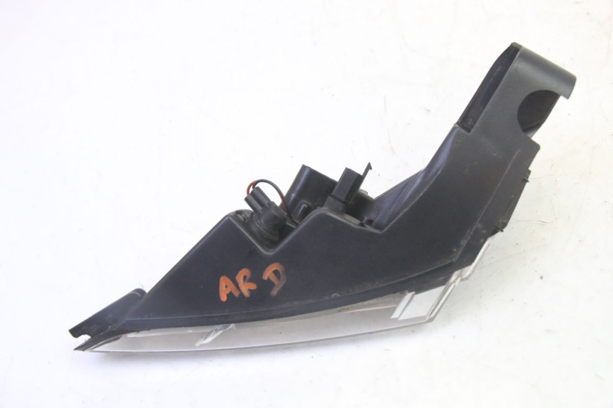 photo de LUZ TRASERA DERECHA PEUGEOT SATELIS 125 (2013 - 2018) - Primer plano técnico