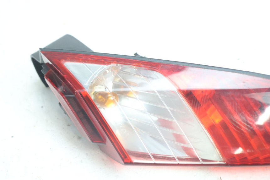 photo de FARO TRASERO DERECHO PEUGEOT SATELIS 125 (2006 - 2009) - Detalle de la pieza