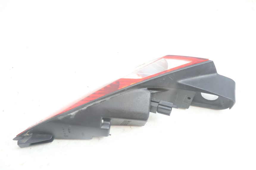 photo de FARO TRASERO DERECHO PEUGEOT SATELIS 125 (2006 - 2009) - Primer plano técnico