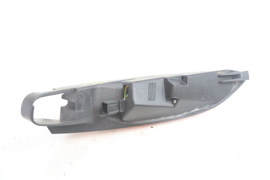 photo de FARO TRASERO DERECHO PEUGEOT SATELIS 125 (2006 - 2009) - Detalles de los puntos de fijación