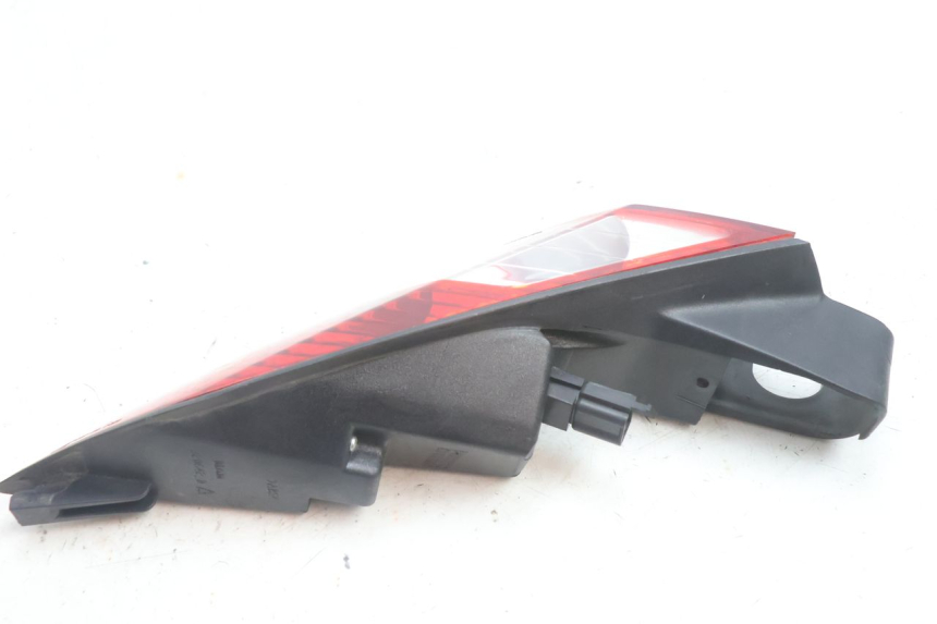 photo de FARO TRASERO DERECHO PEUGEOT SATELIS 125 (2006 - 2009) - Primer plano técnico