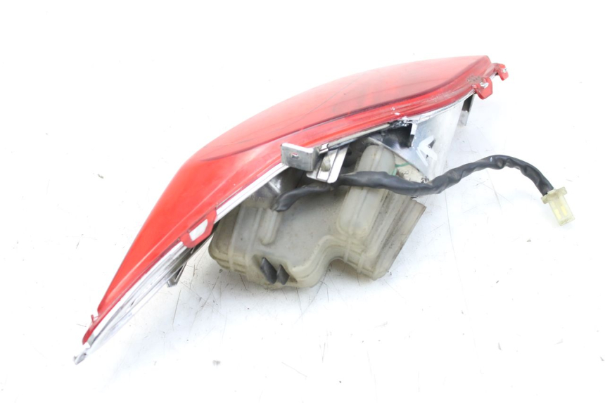 photo de FARO TRASERO DERECHO MBK SKYCRUISER 125 (2010 - 2013) - Detalles de los puntos de fijación