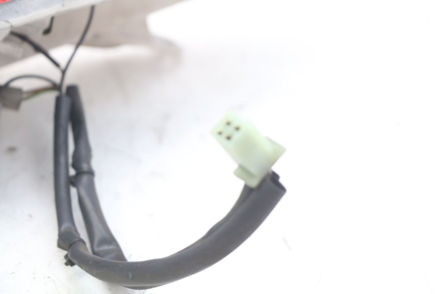 photo de LUZ TRASERA DERECHA MBK SKYCRUISER 125 (2006 - 2009) - Zoom estado de uso