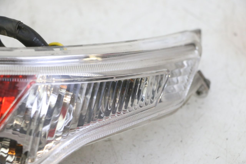 photo de LUZ TRASERA DERECHA PEUGEOT VIVACITY NEW 4T 50 (2008 - 2017) - Zoom estado de uso