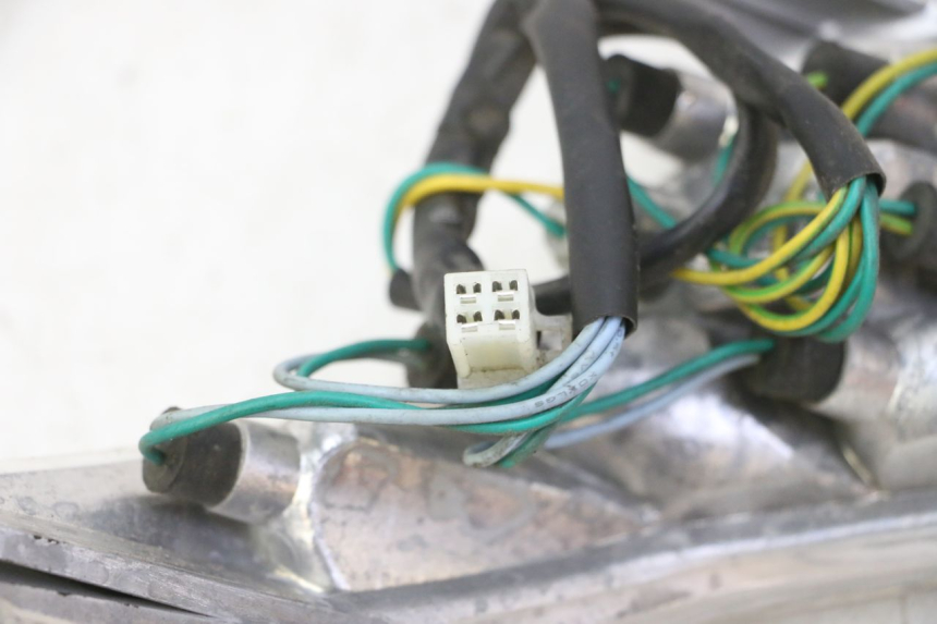 photo de LUZ TRASERA DERECHA PEUGEOT VIVACITY NEW 4T 50 (2008 - 2017) - Primer plano técnico