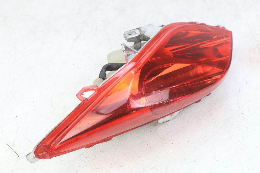 photo de FARO TRASERO DERECHO YAMAHA X-MAX XMAX 125 (2010 - 2013) - Estado de la superficie y material