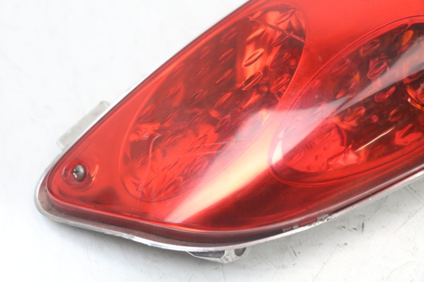 photo de FARO TRASERO DERECHO YAMAHA XMAX X-MAX 125 (2006 - 2009) - Detalle de la pieza