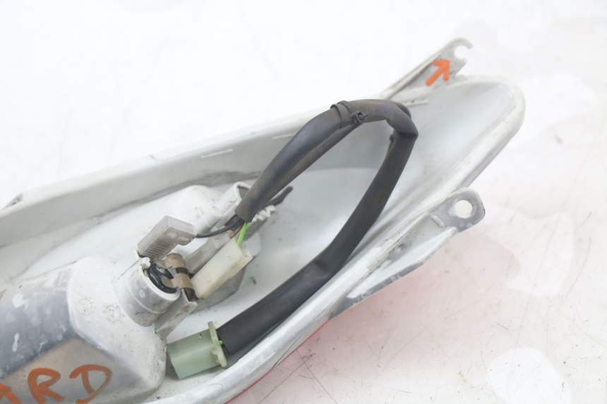 photo de FARO TRASERO DERECHO YAMAHA XMAX X-MAX 125 (2006 - 2009) - Recambio usado revisado