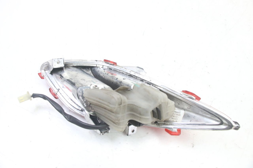 photo de FARO TRASERO DERECHO YAMAHA X-MAX XMAX 125 (2010 - 2013) - Primer plano técnico