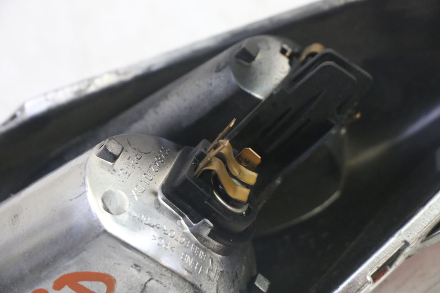 photo de FARO TRASERO DERECHO YAMAHA X-MAX XMAX 250 (2006 - 2009) - Marcados y referencias originales