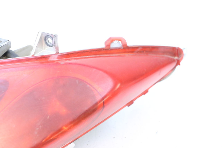 photo de FARO TRASERO DERECHO YAMAHA X-MAX XMAX 125 (2010 - 2013) - Zoom estado de uso