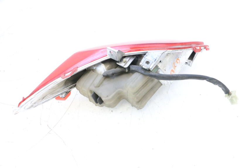 photo de FARO TRASERO DERECHO YAMAHA X-MAX XMAX 125 (2010 - 2013) - Otra perspectiva