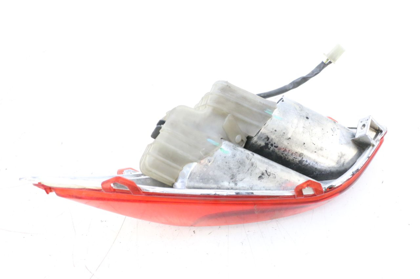 photo de FARO TRASERO DERECHO YAMAHA X-MAX XMAX 125 (2010 - 2013) - Primer plano técnico