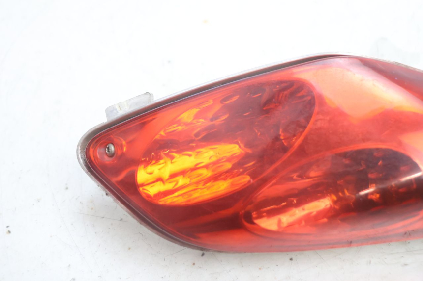 photo de FARO TRASERO DERECHO YAMAHA XMAX X-MAX 125 (2006 - 2009) - Detalle de la pieza