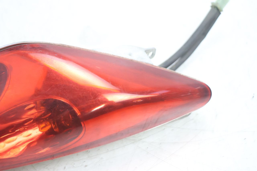 photo de FARO TRASERO DERECHO YAMAHA XMAX X-MAX 125 (2006 - 2009) - Zoom estado de uso