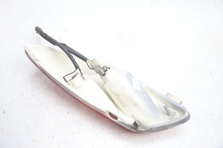 photo de FARO TRASERO DERECHO YAMAHA XMAX X-MAX 125 (2006 - 2009) - Primer plano técnico