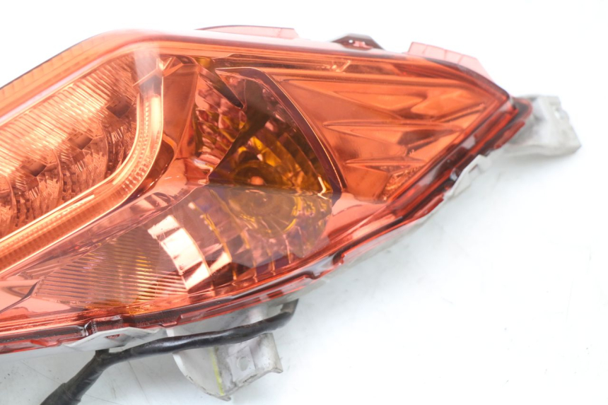 photo de FARO TRASERO DERECHO YAMAHA XMAX X-MAX ABS 125 (2017 - 2020) - Zoom estado de uso