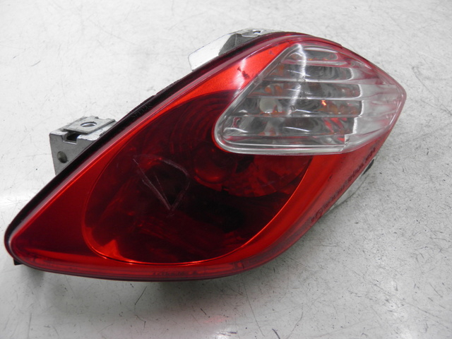 photo de LUZ TRASERA DERECHA YAMAHA X-CITY XCITY 125 (2007 - 2013) - Vista principal