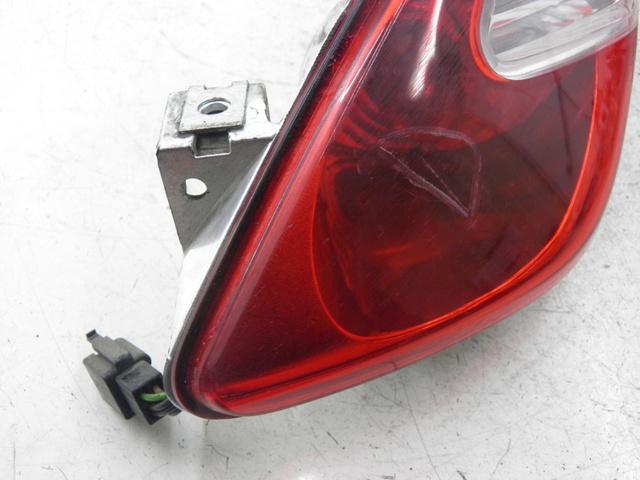 photo de LUZ TRASERA DERECHA YAMAHA X-CITY XCITY 125 (2007 - 2013) - Estado de la superficie y material