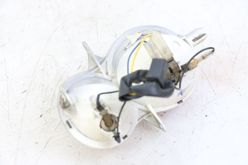 photo de LUZ TRASERA DERECHA YAMAHA YP MAJESTY 125 (2007 - 2010) - Otra perspectiva