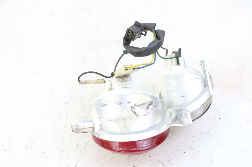 photo de LUZ TRASERA DERECHA YAMAHA YP MAJESTY 125 (2007 - 2010) - Primer plano técnico