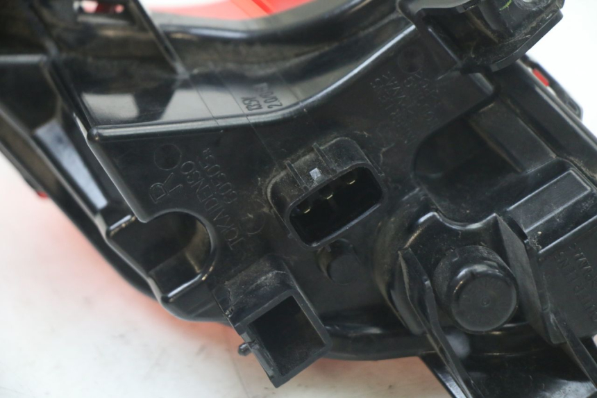 photo de LUZ TRASERA DERECHA YAMAHA YP T-MAX TMAX 530 (2017 - 2020) - Estado de la superficie y material