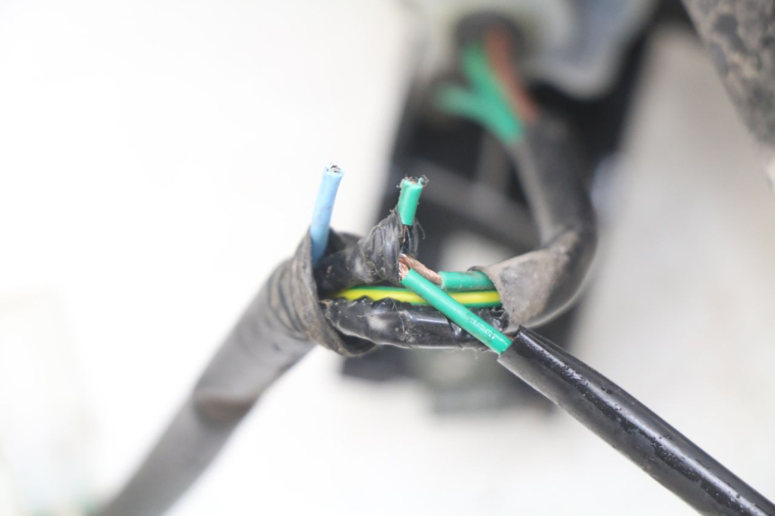 photo de FARO TRASERO DERECHO YAMASAKI YM T 125 (2015 - 2020) - Primer plano técnico