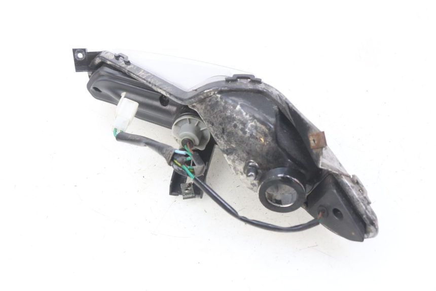 photo de FARO TRASERO DERECHO YAMASAKI YM T 125 (2015 - 2020) - Detalles de los puntos de fijación