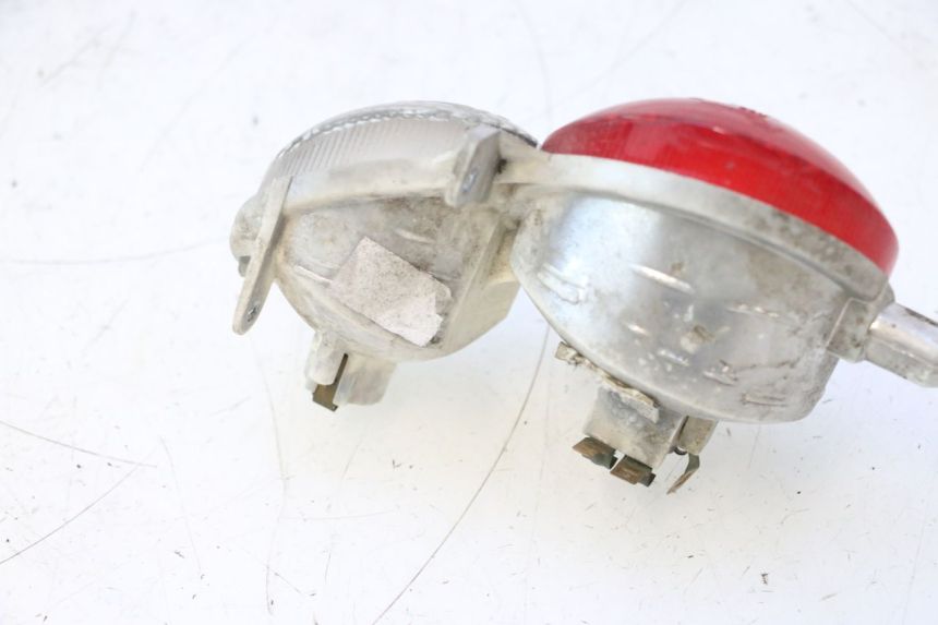 photo de LUZ TRASERA DERECHA YAMAHA YP MAJESTY 125 (2007 - 2010) - Primer plano técnico