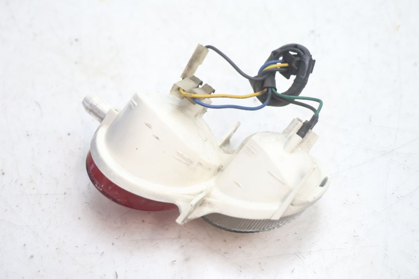 photo de LUZ TRASERA DERECHA YAMAHA YP MAJESTY 125 (2002 - 2006) - Otra perspectiva