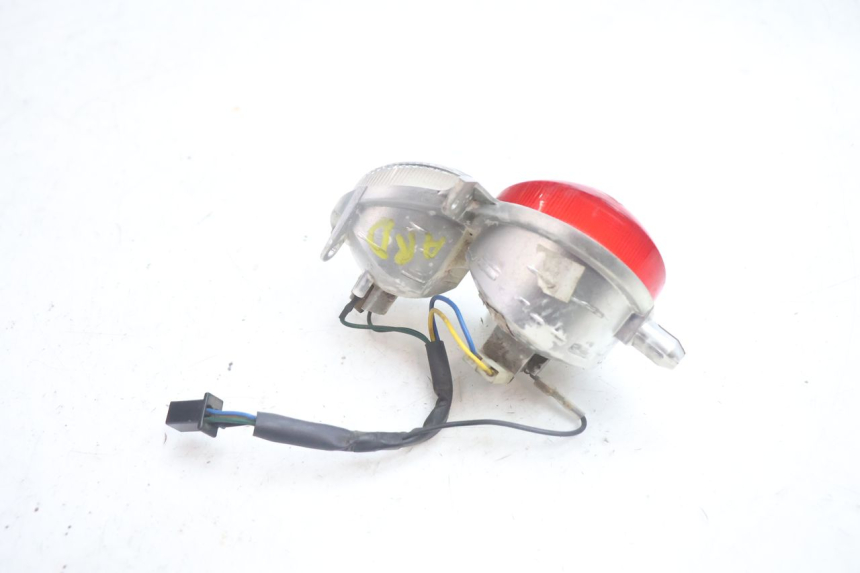 photo de LUZ TRASERA DERECHA YAMAHA YP MAJESTY 125 (2002 - 2006) - Otra perspectiva
