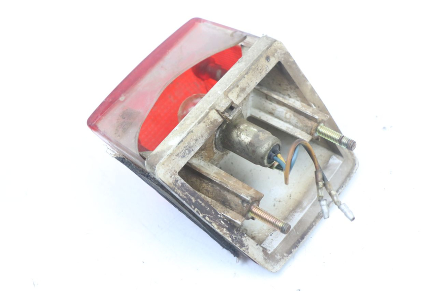 photo de LUZ TRASERA YAMAHA DTLC 125 (1982 - 1987) - Primer plano técnico