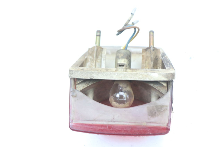 photo de LUZ TRASERA YAMAHA DTLC 125 (1982 - 1987) - Detalles de los puntos de fijación